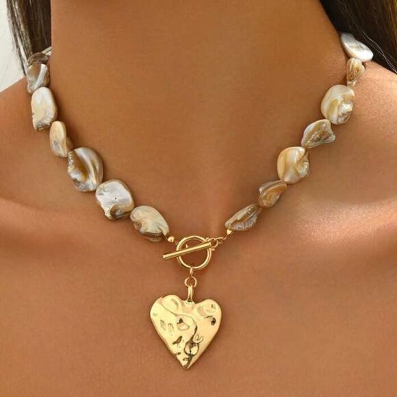 Anthropologie Jewelry - Gold Heart Pendant Necklace Q12